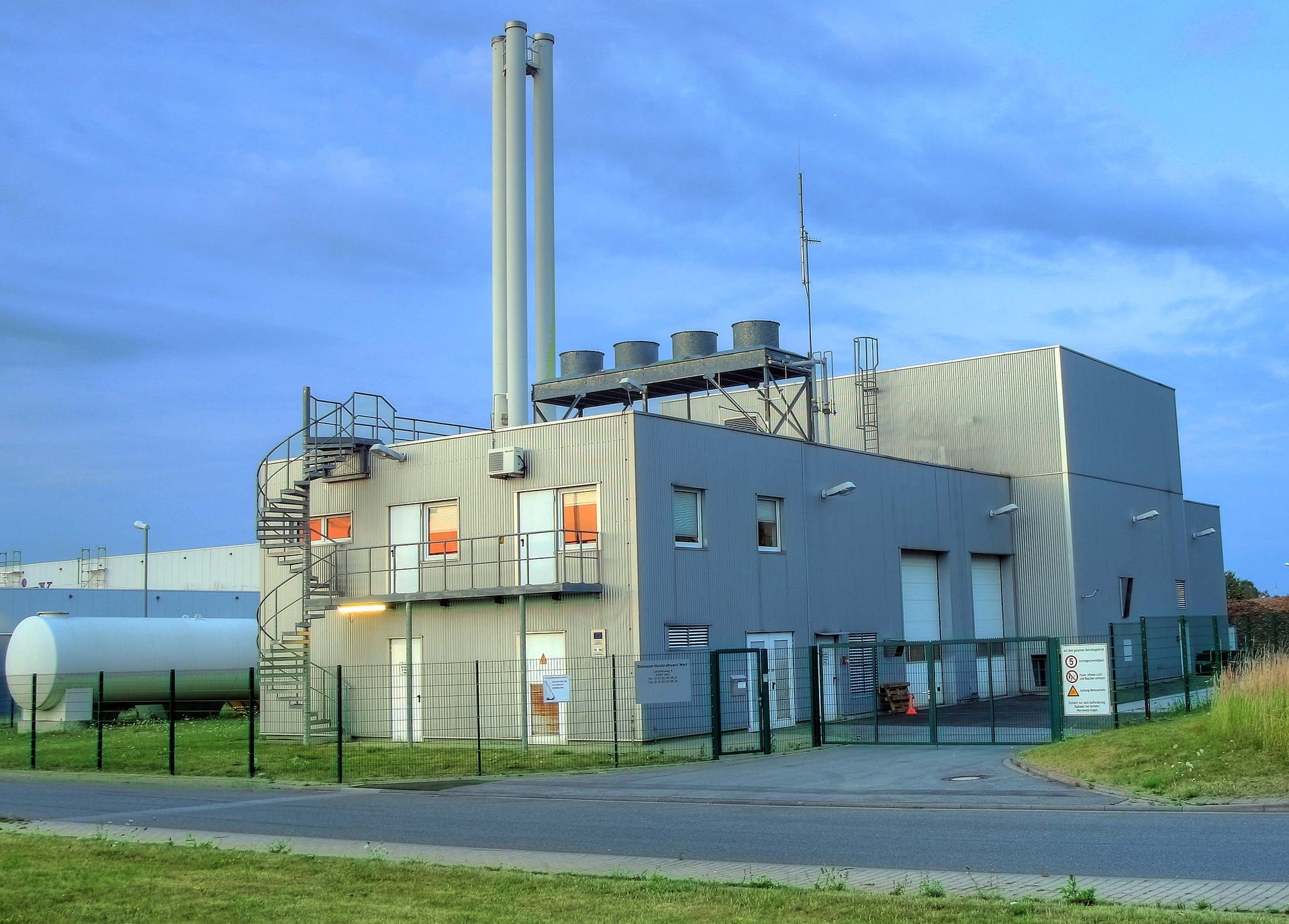 biomass-heating-power-plant-910240_1920